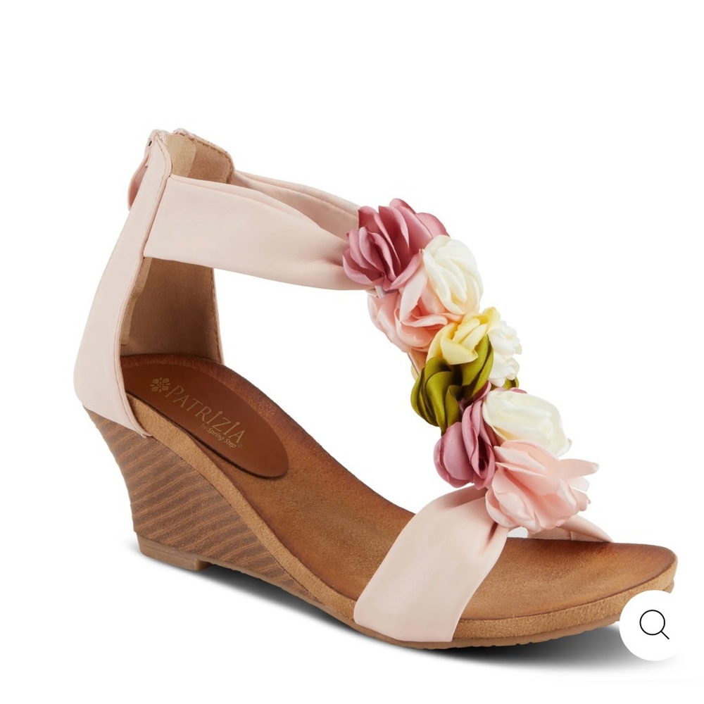 Feminine flirty wedge sandals—perfect for summer!